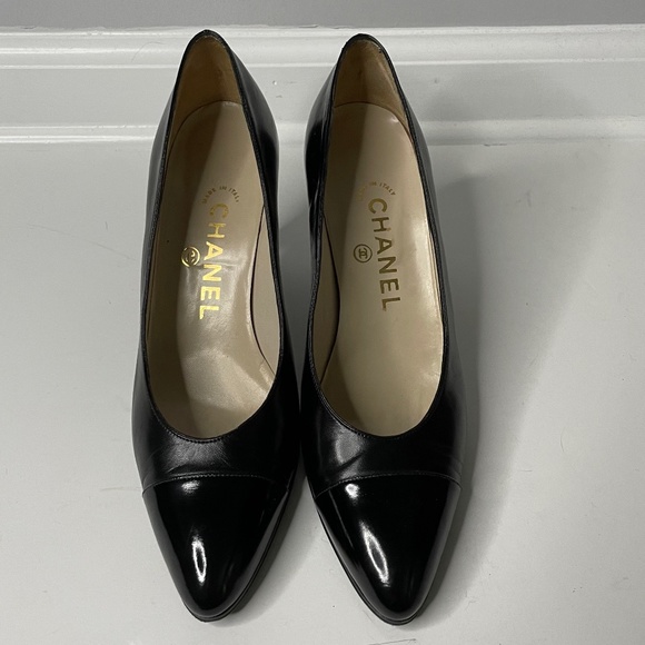 Vintage Chanel Black Leather Vernis Cap Toe Heels NWB 36.5 Italy - Picture 2 of 11